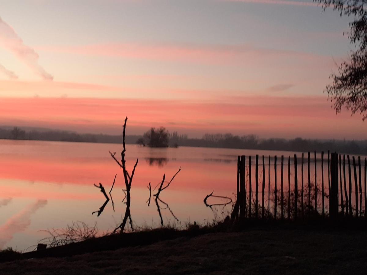 Au Bord De L'Eau Bed & Breakfast Ecluzelles Bagian luar foto